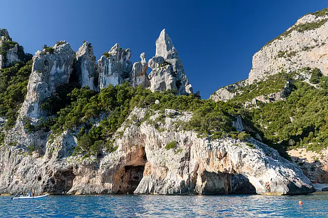 Le grotte rocciose in prossimità di Cala Goloritzé, a Baunei. 