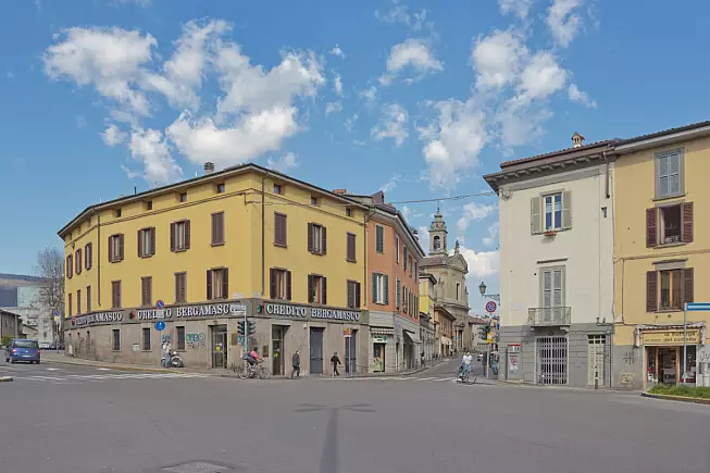 Borgo Santa Caterina, Piazza Guglielmo Oberdan, Bergamo. Shutterstock_284770010