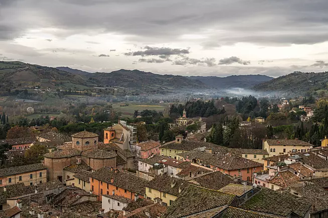 Brisighella, vista dalla Torre dell'Orologio. Shutterstock_1568931748