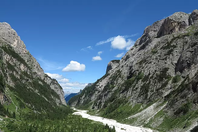 Il Pian delle Comelle, a Gares, sopra Canale d'Agordo. 