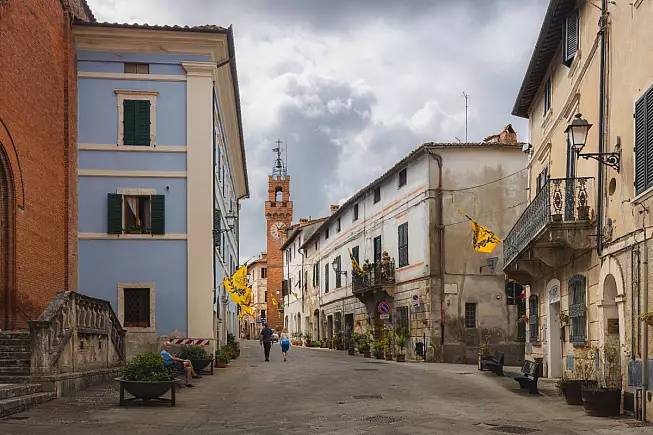 Centro storico di Asciano, Toscana. Stephen Bridger/Shutterstock.com