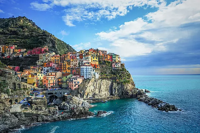 Cinque Terre. Sung Jin Cho, Unsplash