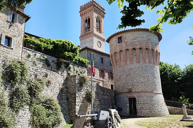Il Torrione Porta Santa Maria e il campanile della Chiesa dell'Assunta, tra gli edifici più importanti di Corciano. 