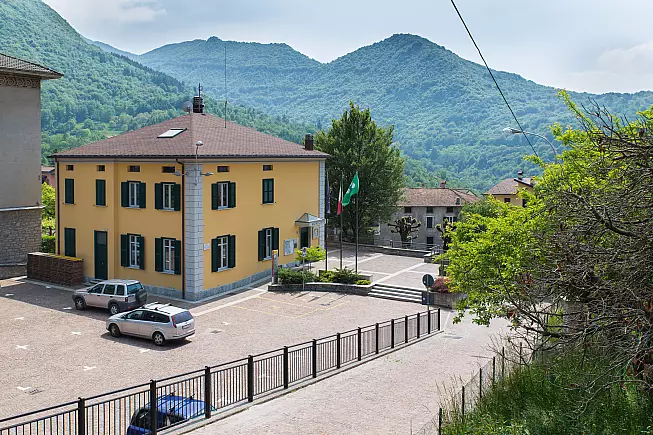 Il municipio di Esino Lario