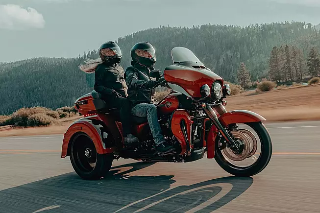Harley Davidson Tri Glide Ultra 2025 su strada