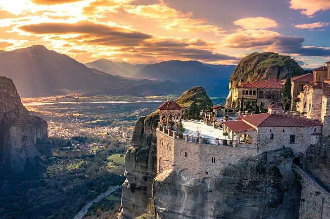 Vista di uno dei monasteri di Meteora, il principale dei 6 rimasti accessibili. 
