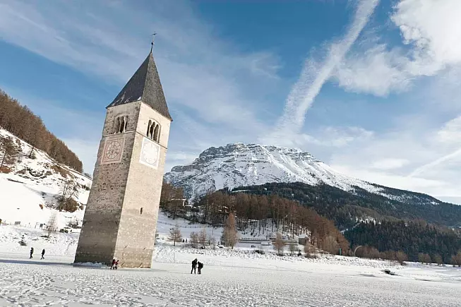Lago di Resia, vista dal lago ghiacciato