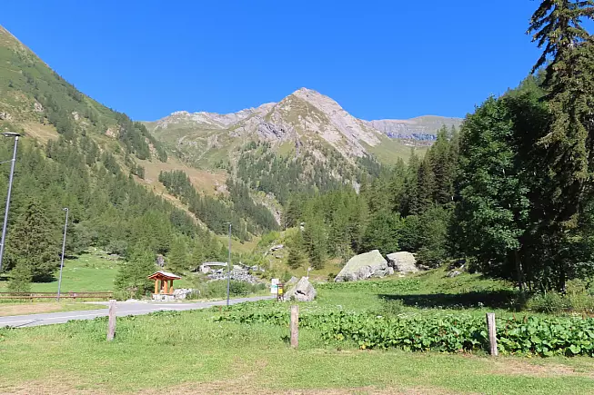 Lago Santanel, vicino Piamprato. Val Soana, Piemonte. Shutterstock_1796906134