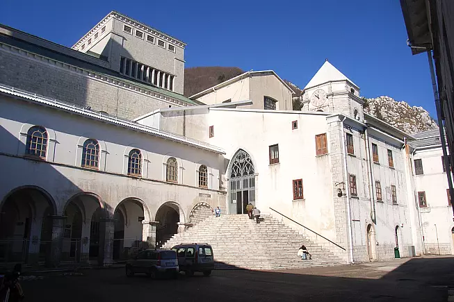 Mercogliano, la Basilica Antica del Santuario di Montevergine. 