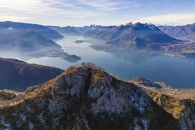 La montagna di San Defendente, raggiungibile a piedi da Esino Lario. 