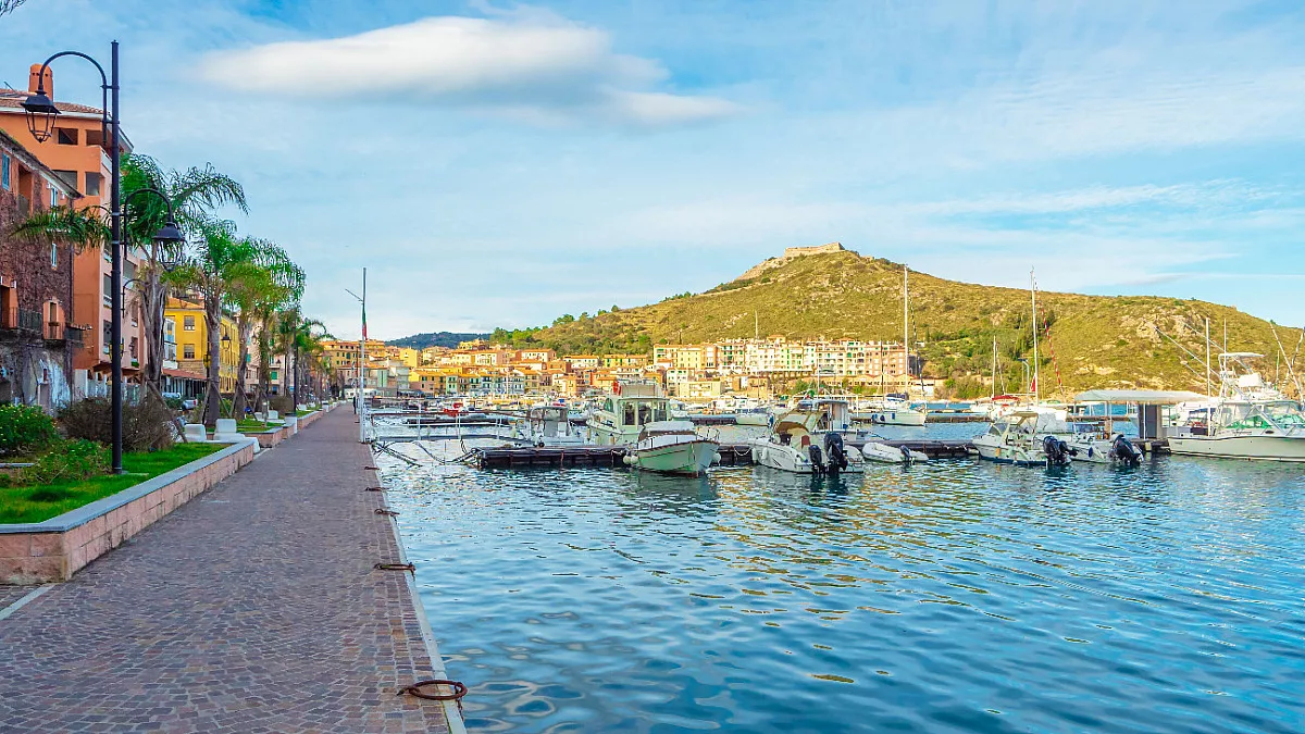 Monte Argentario, vista da Porto Ercole. Shutterstock_2069119934