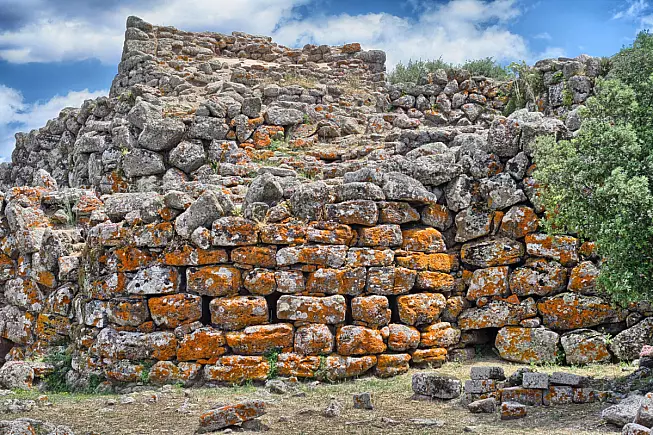 Nuraghe Arrubiu, comune di Orroli, Sardegna. Shutterstock_1549511939