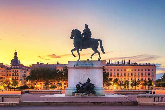 Place Bellecour, Lione. Shutterstock_1107766685