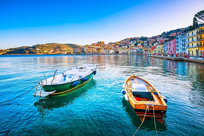Porto Santo Stefano, lungomare, Argentario. iStock-664587802