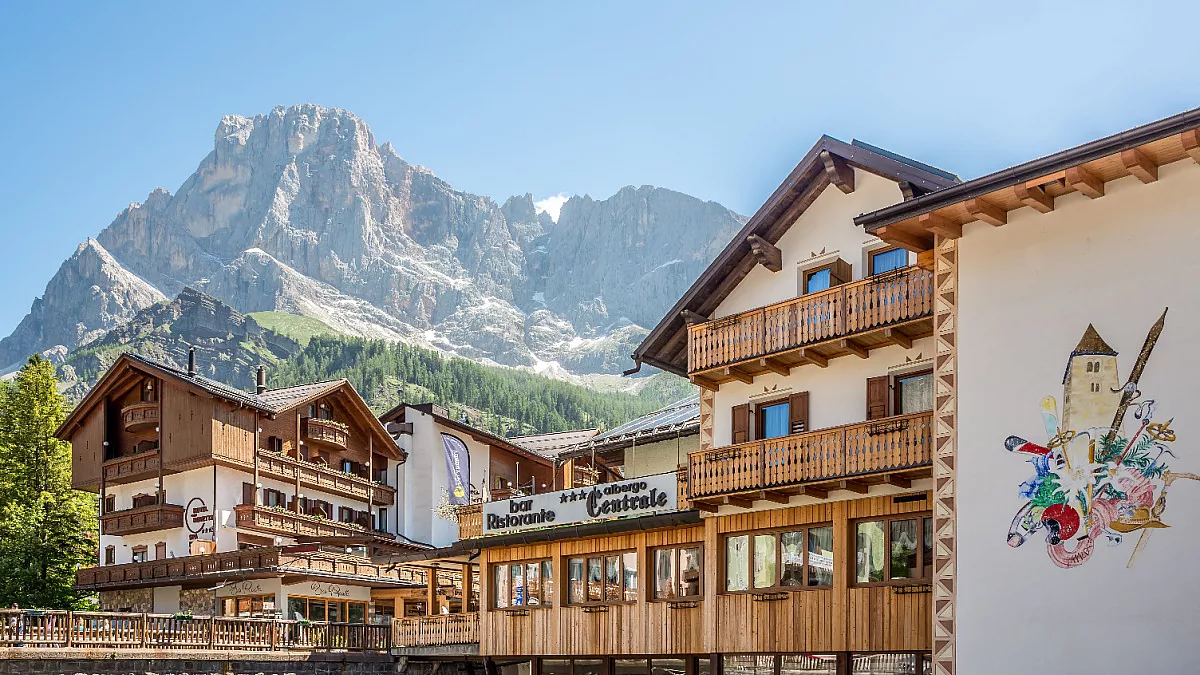 San Martino di Castrozza, nelle Dolomiti. Shutterstock_2495004375