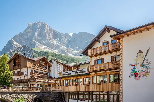 San Martino di Castrozza, nelle Dolomiti. Shutterstock_2495004375
