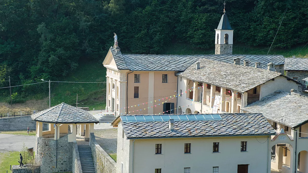 Santuario della Madonna di Prascondù da vicino. Shutterstock_1550430239