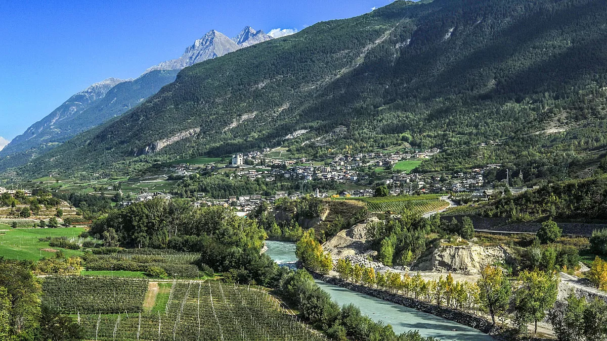 Sarriod de la Tour, Valle d'Aosta, lungo la Strada dei Salassi