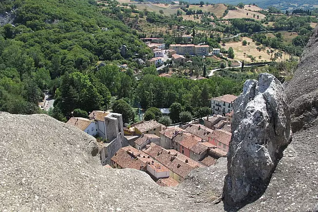 Sasso di Roccalbegna, panorama dal Sasso. I, Sailko, Wikimedia