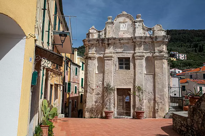 Scorcio del centro storico di Tellaro. 