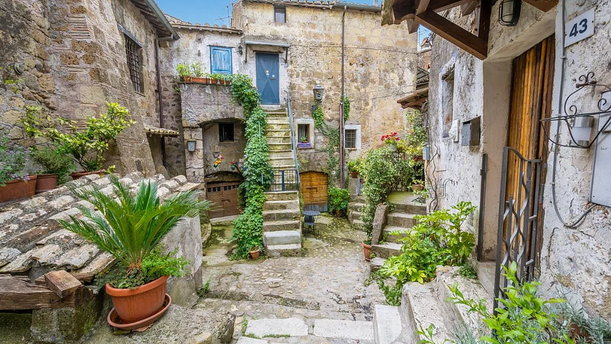 Calcata, interno borgo. Scorcio dei vicoli di Calcata Vecchia. 594763253