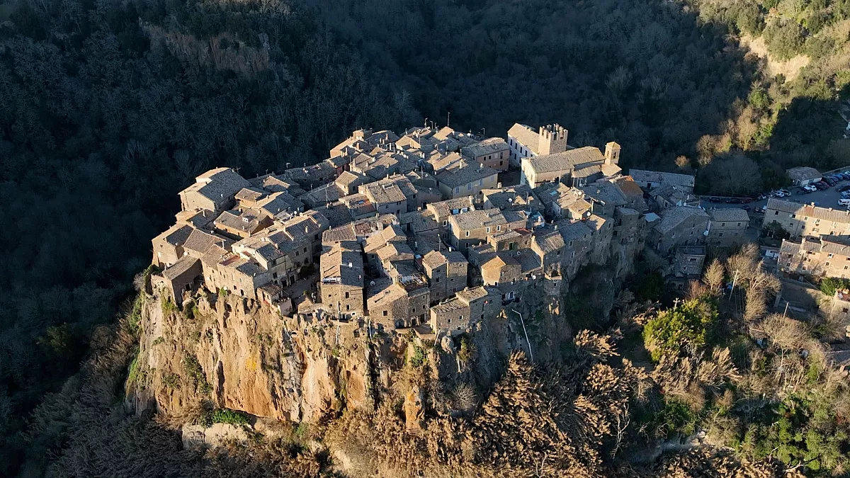 Calcata Vecchia, Viterbo, Lazio. Vista panoramica. Shutterstock_2576346661