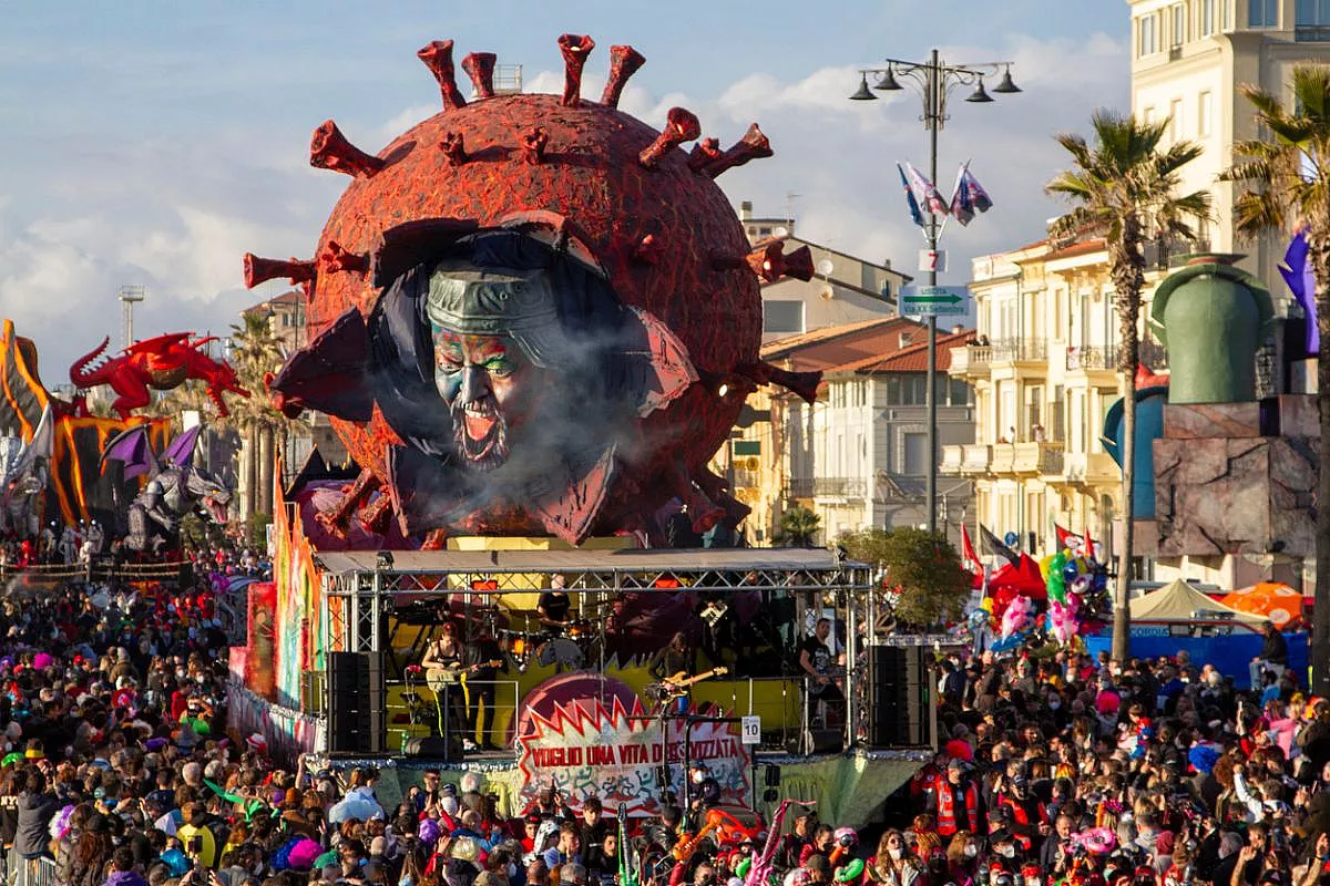 Carnevale di Viareggio. iStock-1371897782