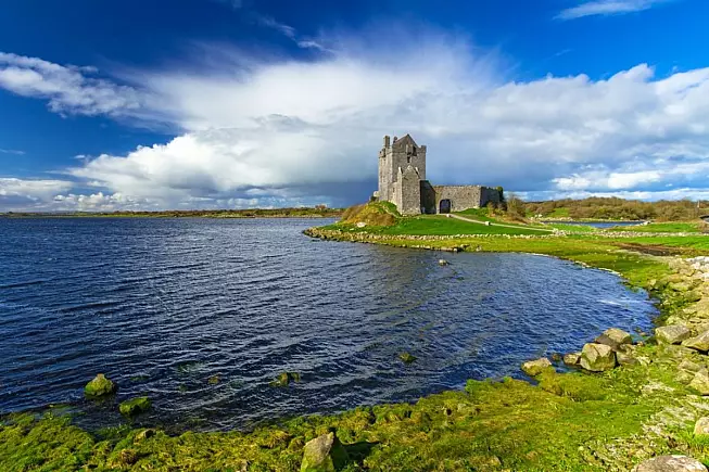 Castello di Dúnguaire, Galway, Irlanda. Shutterstock_504036991