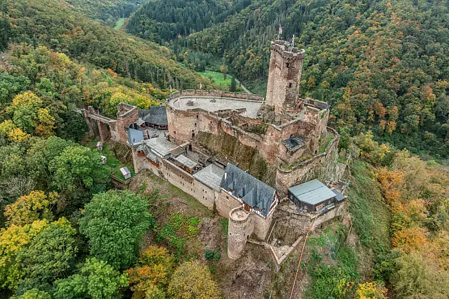 Castello di Ehrenburg. Shutterstock_2553955779