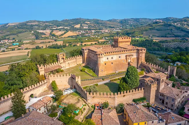 Castello di Gradara, o Castello Malatestiano. Shutterstock_2337366239