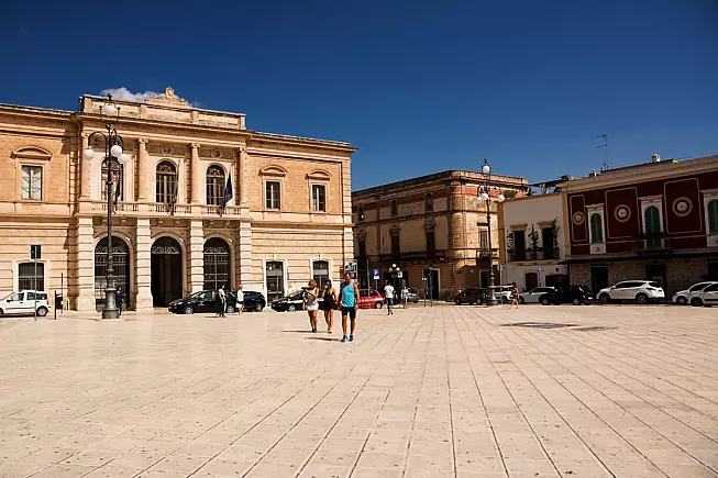 Fasano. Piazza Ciaia. 868096020