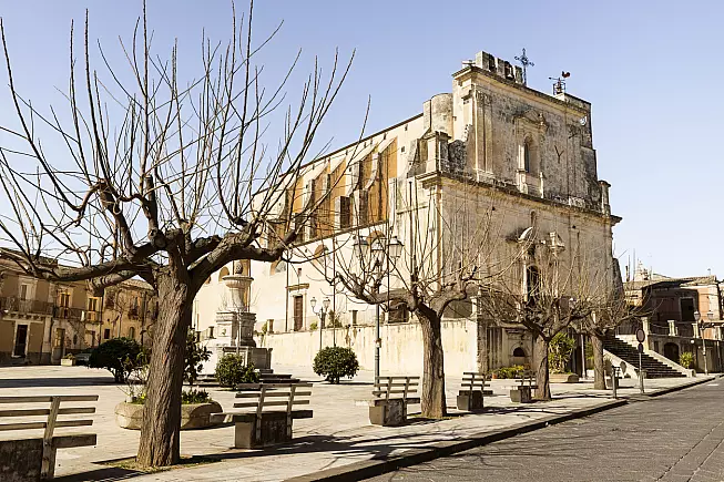 La Chiesa Madre di San Giacomo, una delle chiese della Via Sacra a Ferla. 