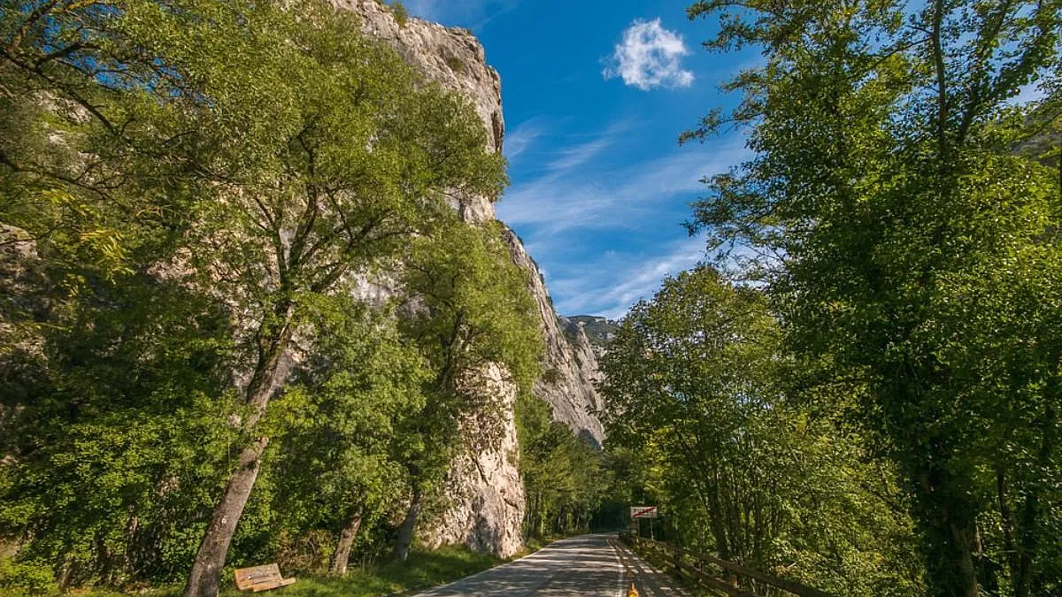 Gola del Furlo, Marche. Shutterstock_726587785
