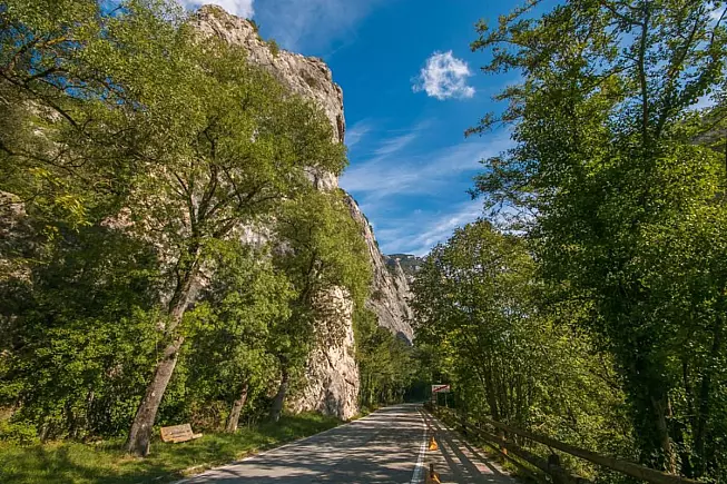 Gola del Furlo, Marche. Shutterstock_726587785
