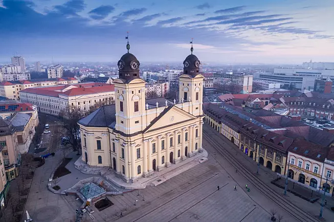 Grande Chiesa Riformata di Debrecen. È il simbolo del protestantesimo ungherese, e la città è spesso definita la "Roma calvinista"Shutterstock_1012307278