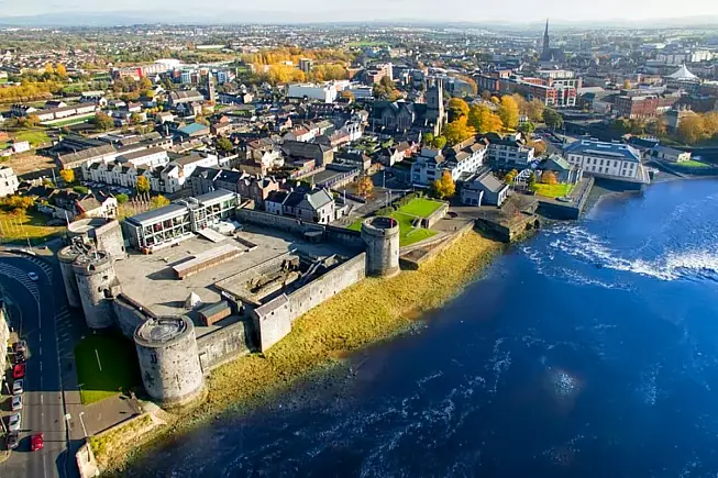 Limerick, Irlanda. Panorama. Shutterstock_633920906