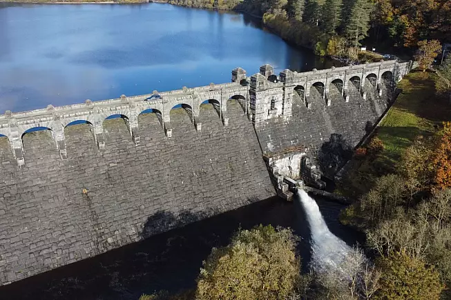 Llyn Vyrnwy Dam, la diga del Lago Vrynwy, a Llanwddyn, nel Galles. iStock-2181496825