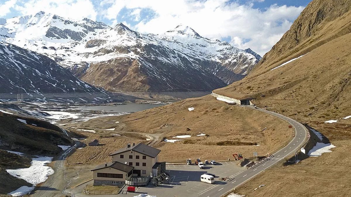 Passo del Lucomagno. iStock-881984372