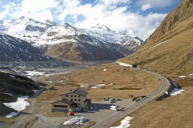 Passo del Lucomagno. iStock-881984372