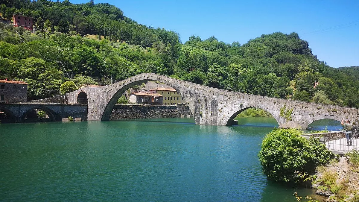 Ponte del Diavolo o della Maddalena. Borgo a Mozzano. iStock-2162906383