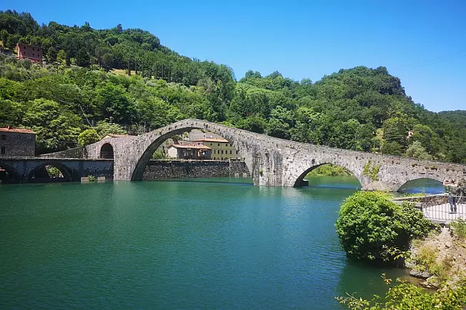 Ponte del Diavolo o della Maddalena. Borgo a Mozzano. iStock-2162906383