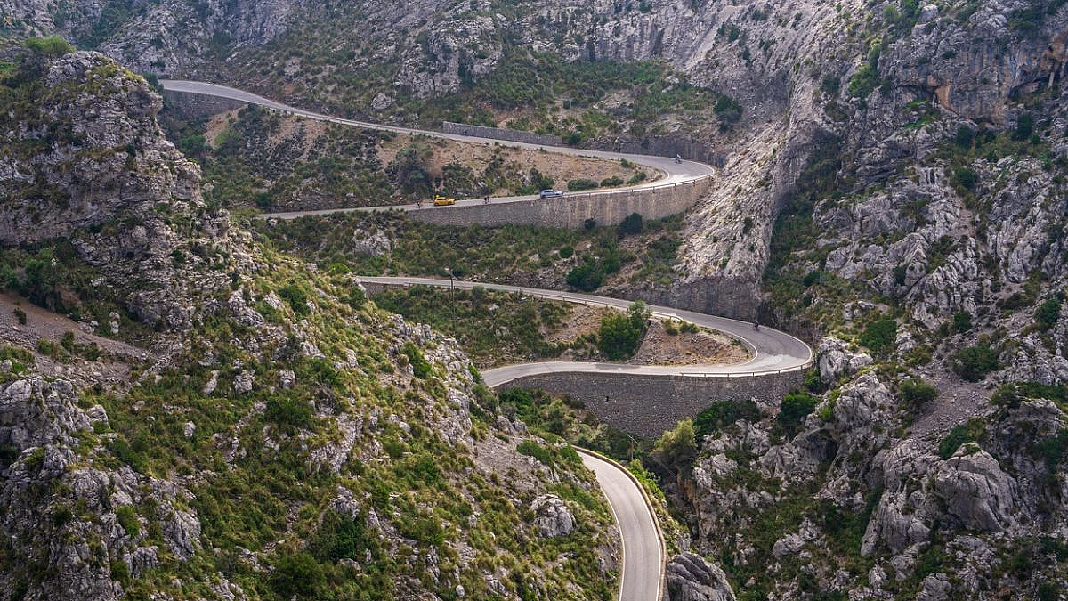 Sa Calobra, Maiorca, Spagna. Vista dei tornanti. iStock-2072595813