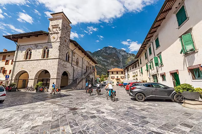 Venzone, Piazza Municipio e Palazzo Comunale. 1423294242