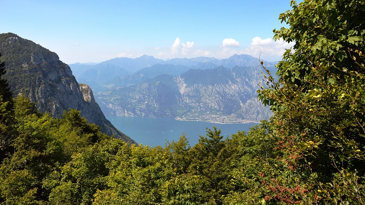Bocca di Navene. Verona, vista sul Lago di Garda. Shutterstock_2028462224