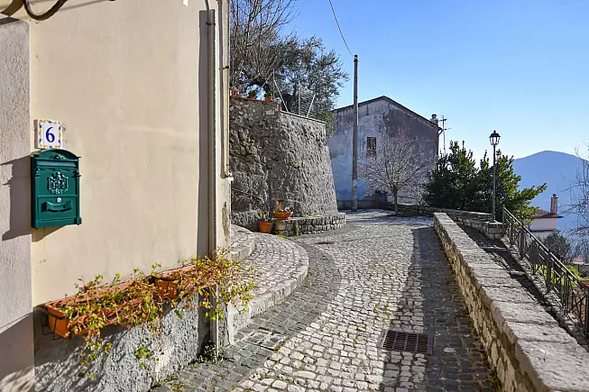 Scorci del borgo di Campodimele. 