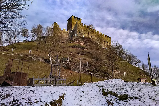 Castello di Zumelle, Valbelluna. Shutterstock_1279348453