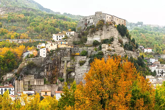 Castello Pandone, Cerro al Volturno. Shutterstock_396295624