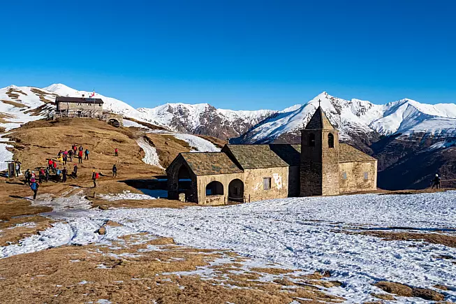 Chiesa di San Lucio, Cavargna, al Passo di San Lucio. Shutterstock_1613311195