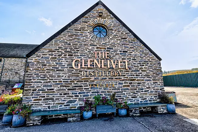 Distilleria Glenlivet. Shutterstock_2378169409