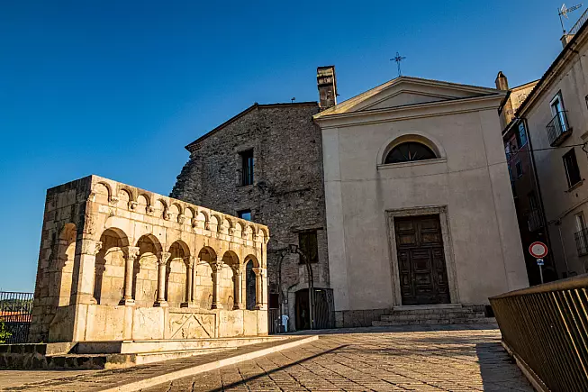Fontana Fraterna, Isernia. Shutterstock_1581729541